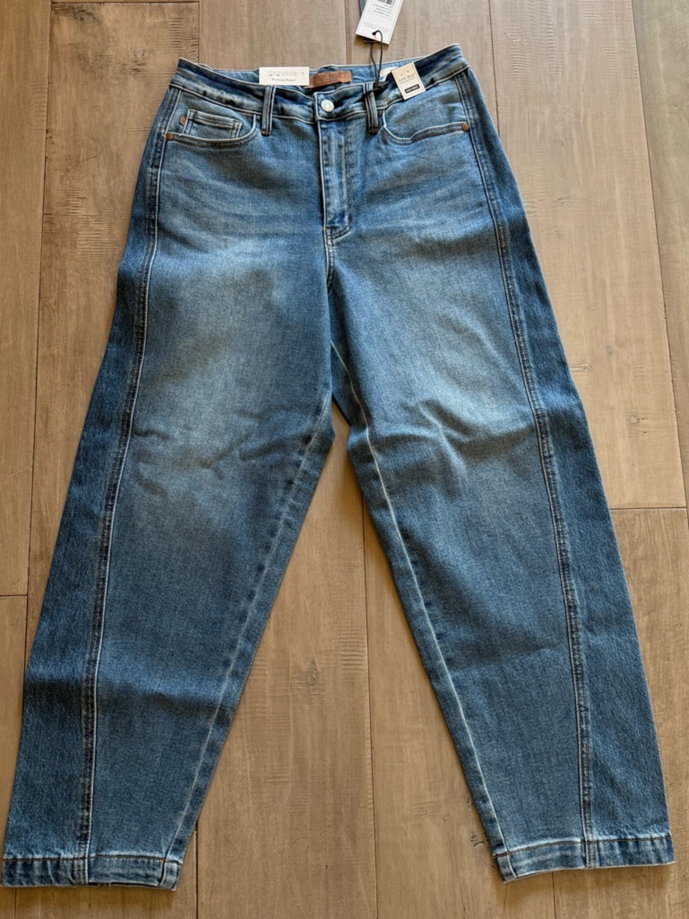 Judy Blue Medium Blue Barrel Jeans